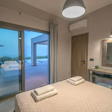 Shades Of Blue * Trapezaki (Kefalonia)